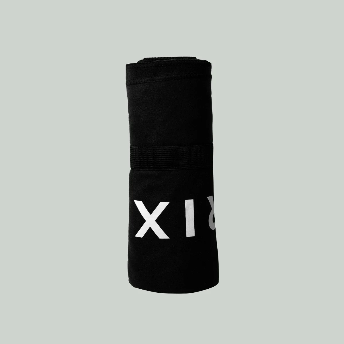 Спортна кърпа Essential Medium Black - STRIX · záber 4