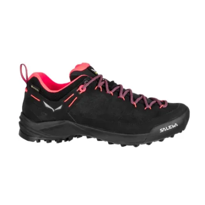 Dámská nízká turistická celokožená obuv SALEWA Wildfire Leather GTX W black fluo coral