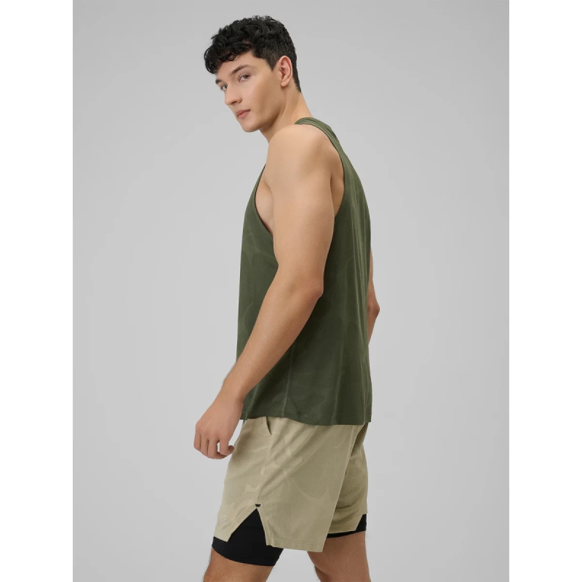 Pánské běžecké tílko 4F SLEEVELESS FNK M0877-43S-KHAKI · záber 3