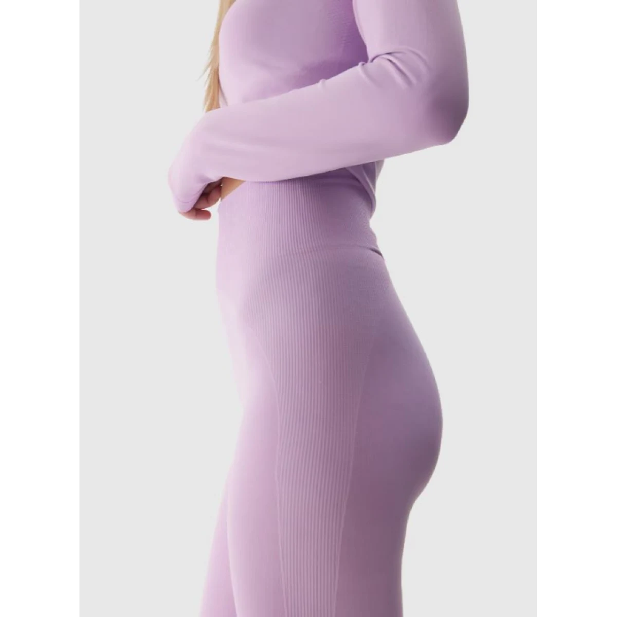 Dámské termo kalhoty 4F SEAMLESS UNDERWEAR-WAW24USEAF153-52S-LIGHT VIOLET · záber 2