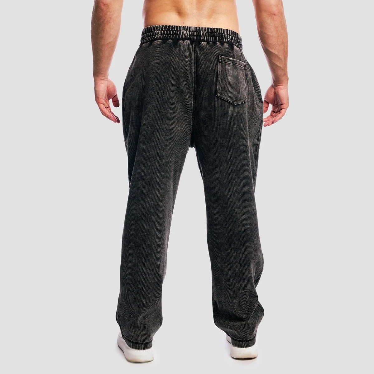 GymBeam Tepláky Aura Washed Black - Velikost: S | Barva: čierna | Hmotnost: 0,68 kg | Balení: 24 · záber 3