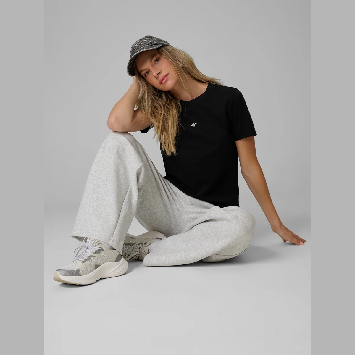 4F T-shirt regular hladký dámský - černý L · záber 2