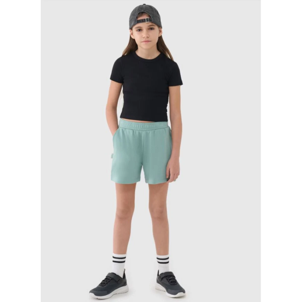 Dívčí teplákové kraťasy 4F JUNIOR SHORTS CAS F470-47S-MINT · záber 2