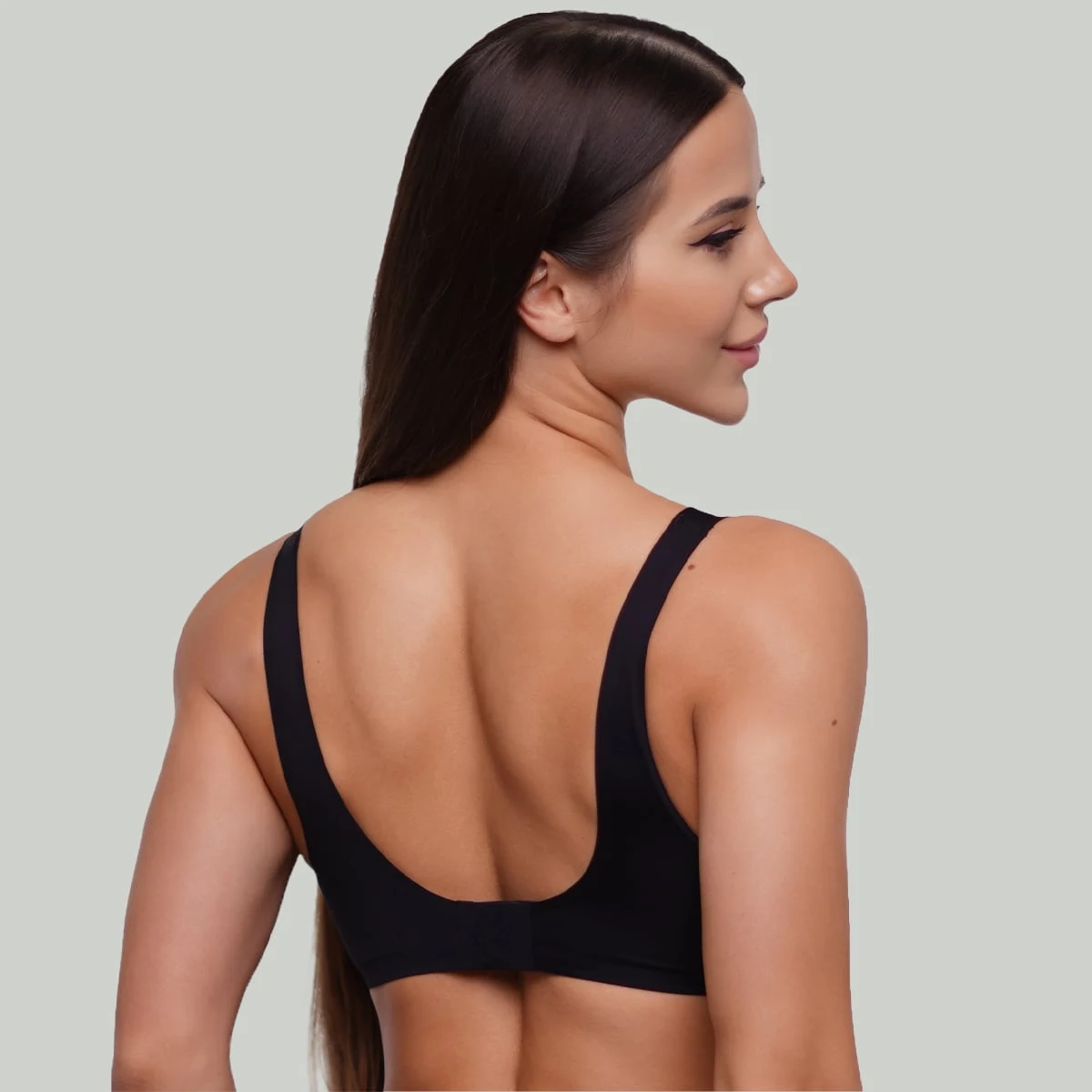 GymBeam Bezešvá podprsenka Black - Velikost: XS | Barva: čierna | Hmotnost: 0,058 kg | Balení: 58 · záber 2