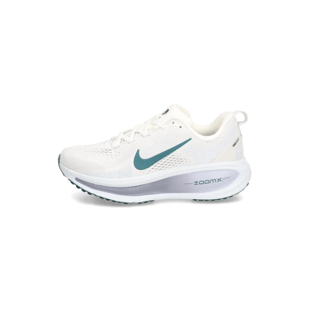 W NIKE VOMERO 18 · záber 2