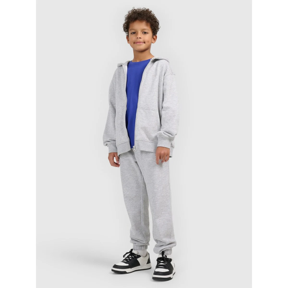 Chlapecké tepláky 4F JUNIOR TROUSERS CAS M1188-25M-GREY MELANGE · záber 3