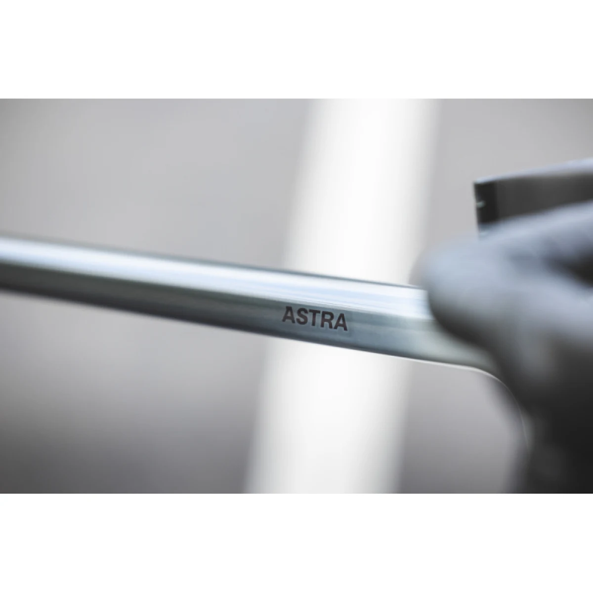 Silniční kolo BASSO Astra disc, Shimano 105 Di2, Microtech MrLite, gray asphalt · záber 4