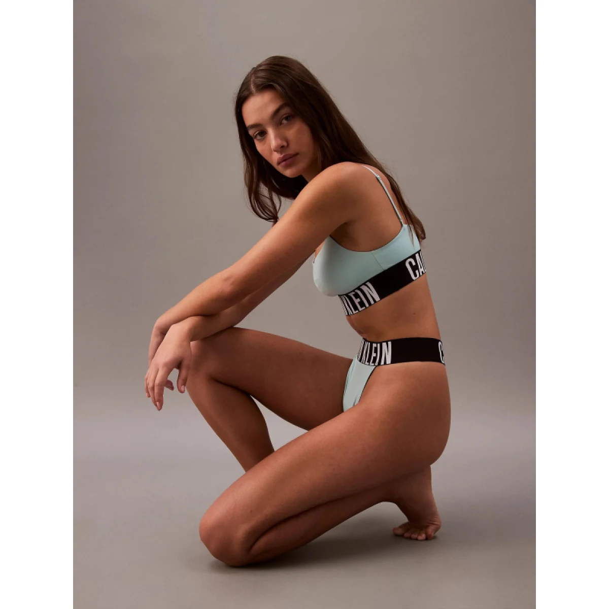 Dámské kalhotky CALVIN KLEIN HIGH LEG THONG-Ether · záber 5