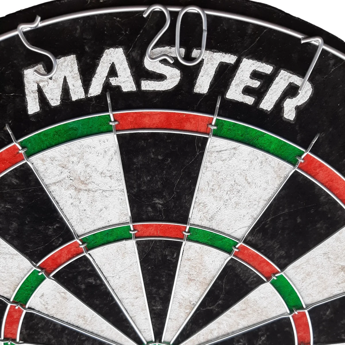 Hliníkový kabinet s terčem a šipkami MASTER · záber 4