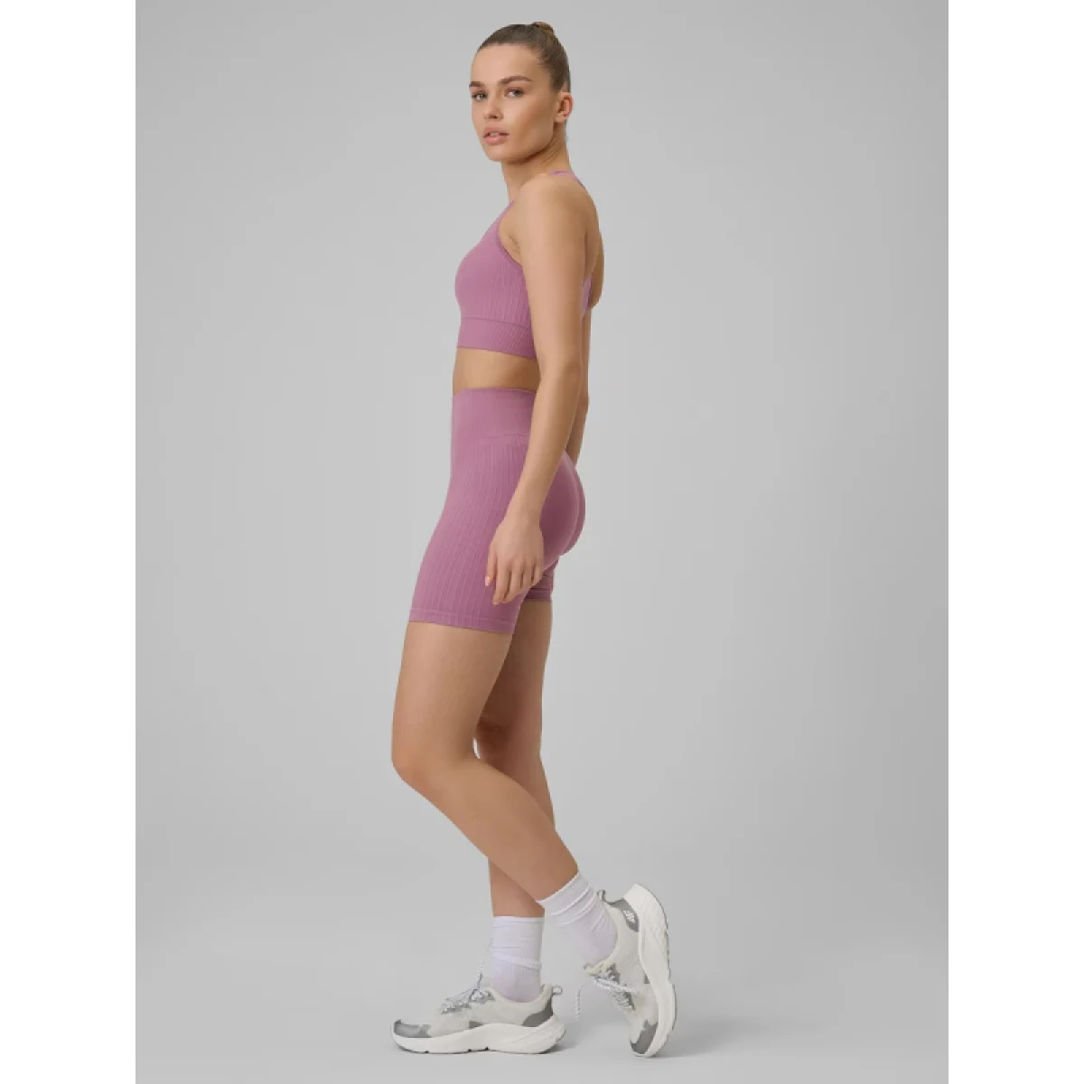 Dámské tréninkové kraťasy 4F SHORT TIGHTS FNK F087-63S-CORAL · záber 5