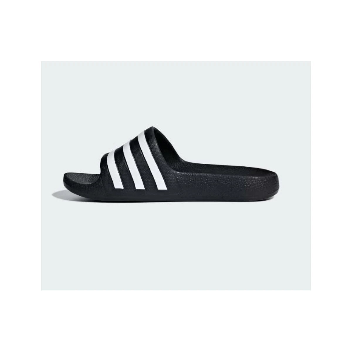 Juniorské pantofle (plážová obuv) ADIDAS Adilette Aqua Jr core black cloud white core black · záber 3