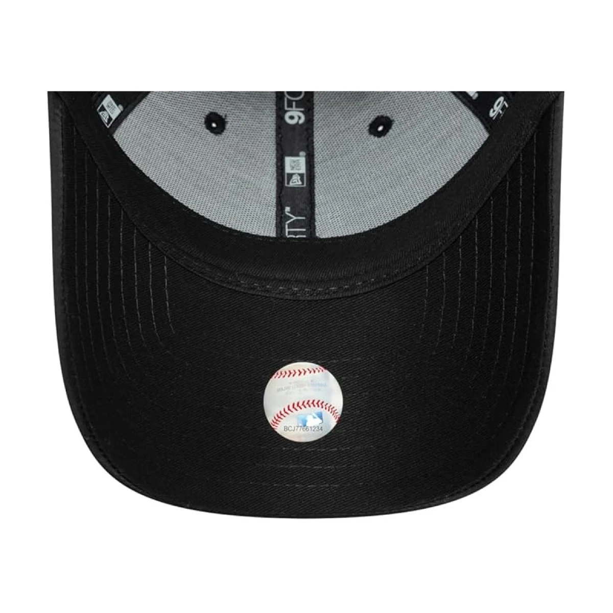Dámská kšiltovka NEW ERA 940W MLB Satin 9forty NEYYAN · záber 4