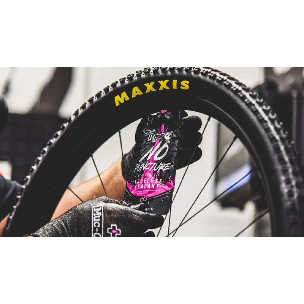 Plášť na kolo MUC-OFF Ultimate Tubeless Setup Kit-DH Trail Enduro · záber 3
