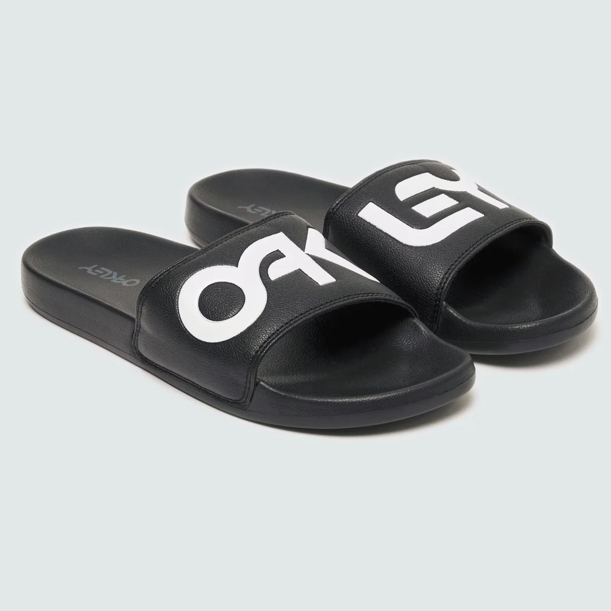 Oakley B1B Slide 2.0 Velikost: 42,5 EUR · záber 2
