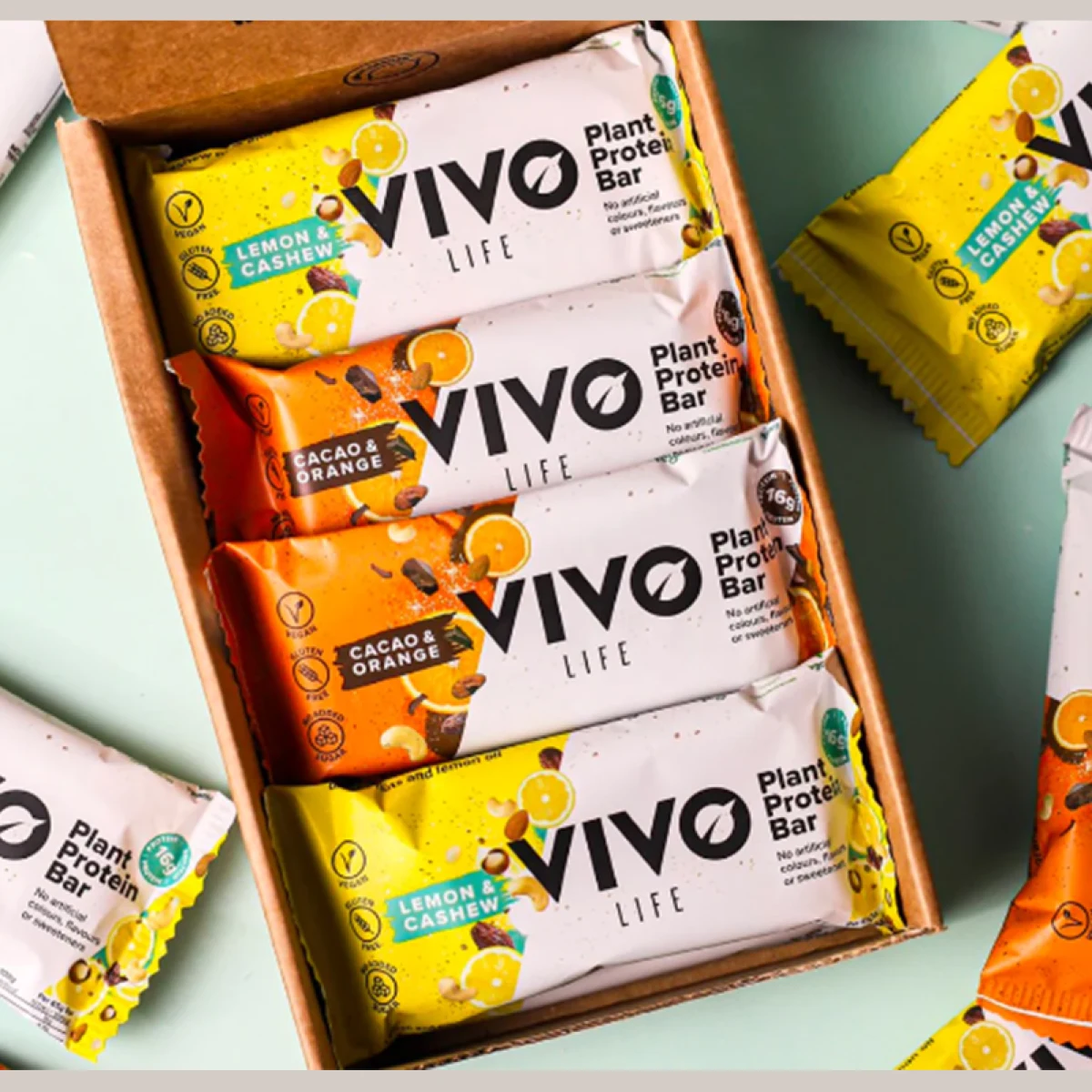 VEGAN Protein tyčinka VIVO LIFE - MIX 6x Kakao, 6x kešu lemon BOX) · záber 1