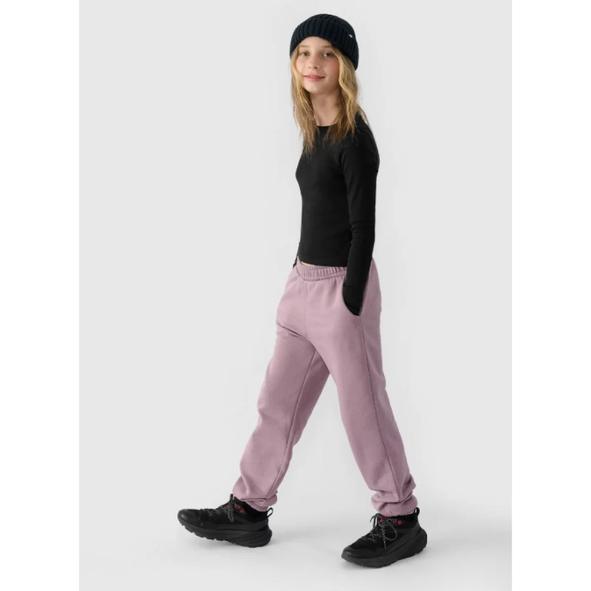 Dívčí tričko s dlouhým rukávem 4F JUNIOR LONGSLEEVE-JWAW24TLONF292-20S-DEEP BLACK · záber 5