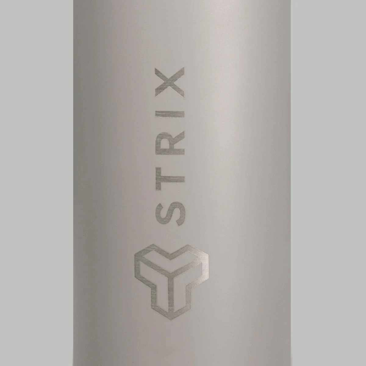 STRIX ALPHA Bottle Stone 580 ml · záber 3