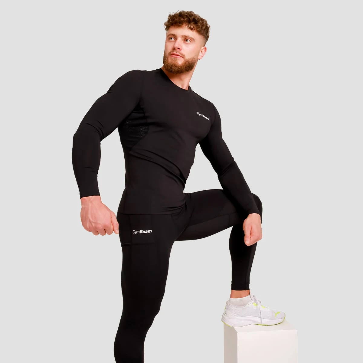 GymBeam Kompresní legíny High Black - Velikost: M | Barva: čierna | Hmotnost: 0,2 kg | Balení: 65 · záber 3