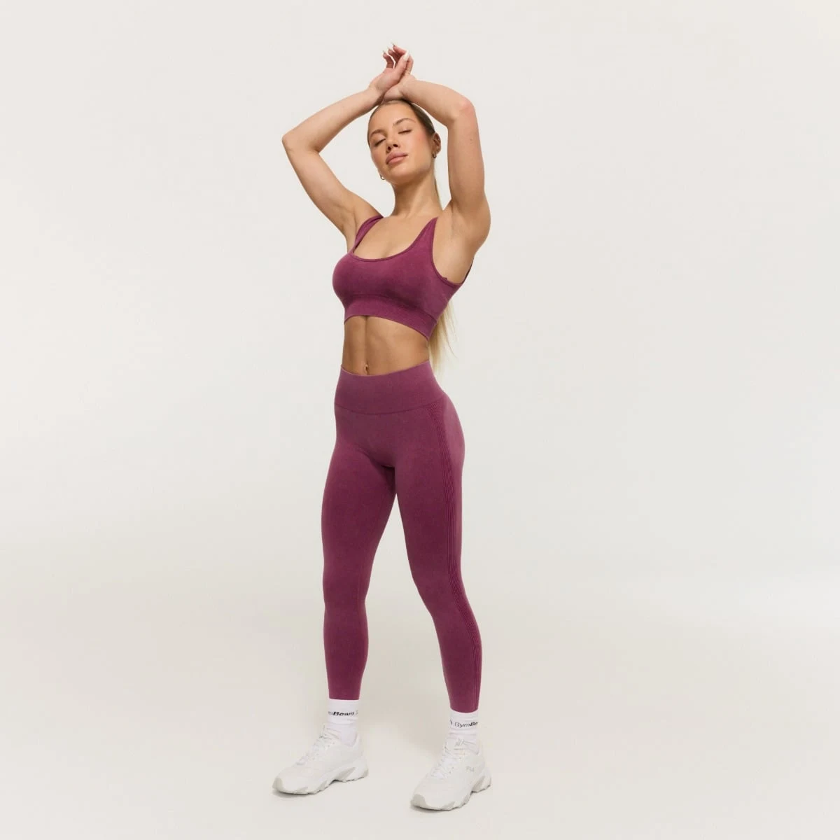 GymBeam Bezešvá sportovní podprsenka Lift Plum - Velikost: XS | Barva: červená | Hmotnost: 0,086 kg | Balení: 70 · záber 5