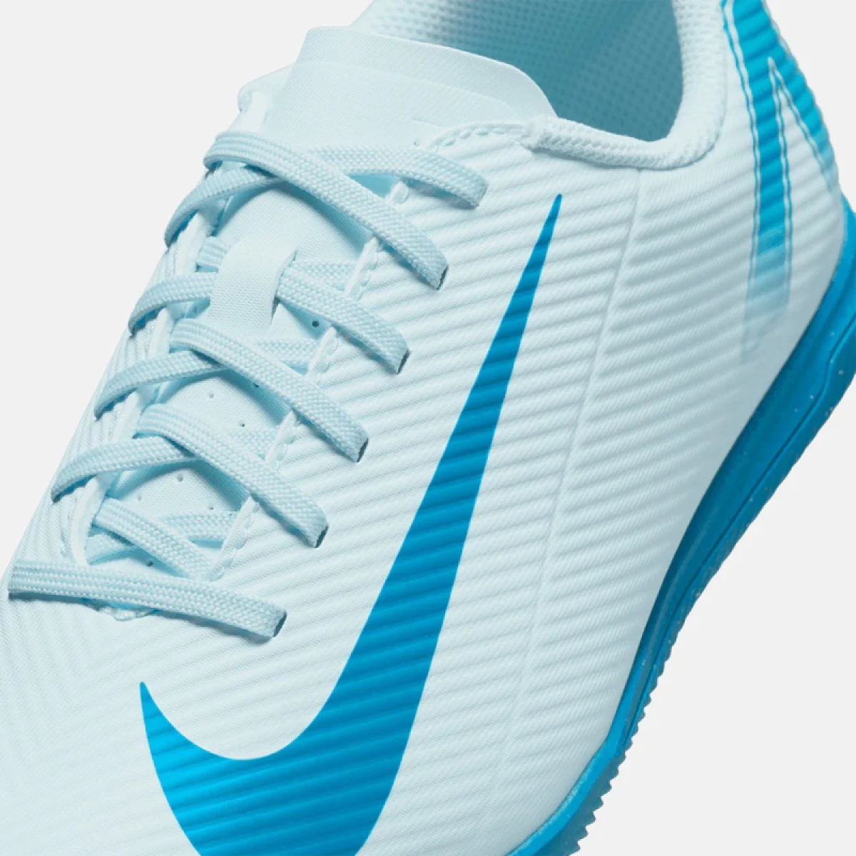 Chlapecké fotbalové kopačky halové NIKE Mercurial Vapor 16 Club Jr IC glacier blue black · záber 4