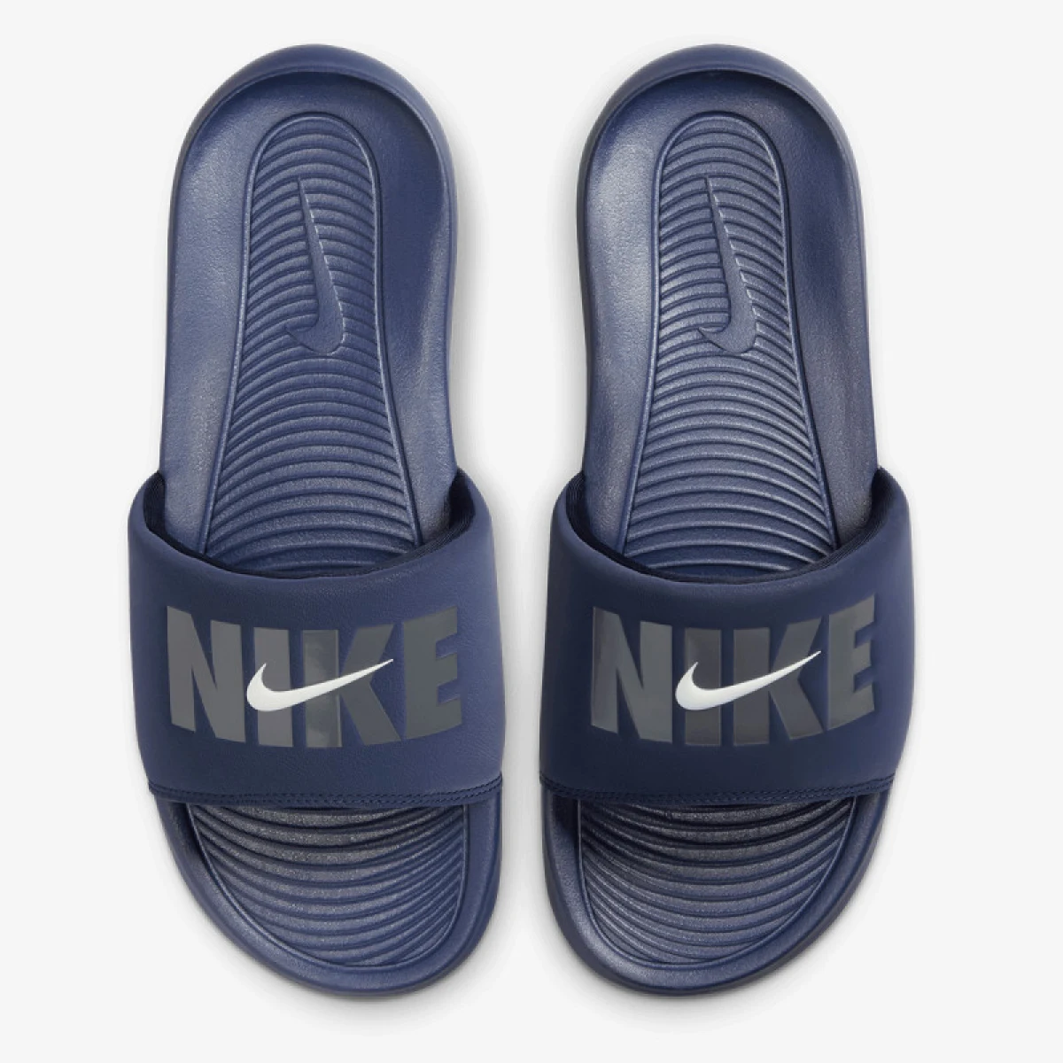 Pánské pantofle (plážová obuv) NIKE Victori One SE M obsidian dark grey summit white · záber 4