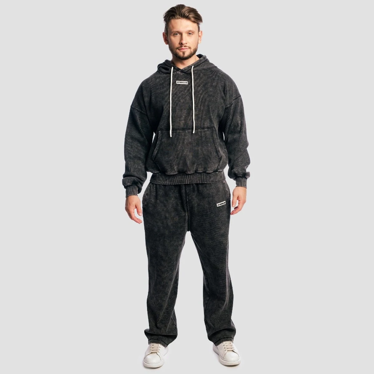 GymBeam Tepláky Aura Washed Black - Velikost: S | Barva: čierna | Hmotnost: 0,68 kg | Balení: 24 · záber 4