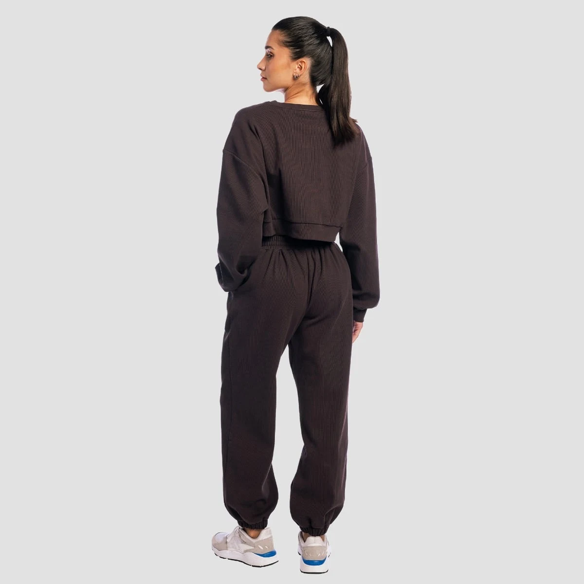 GymBeam Dámská mikina Cropped Aura Tee Brown - Velikost: S | Barva: hnedá | Pohlavie: Dámské | Hmotnost: 0,37 kg | Balení: 36 · záber 5