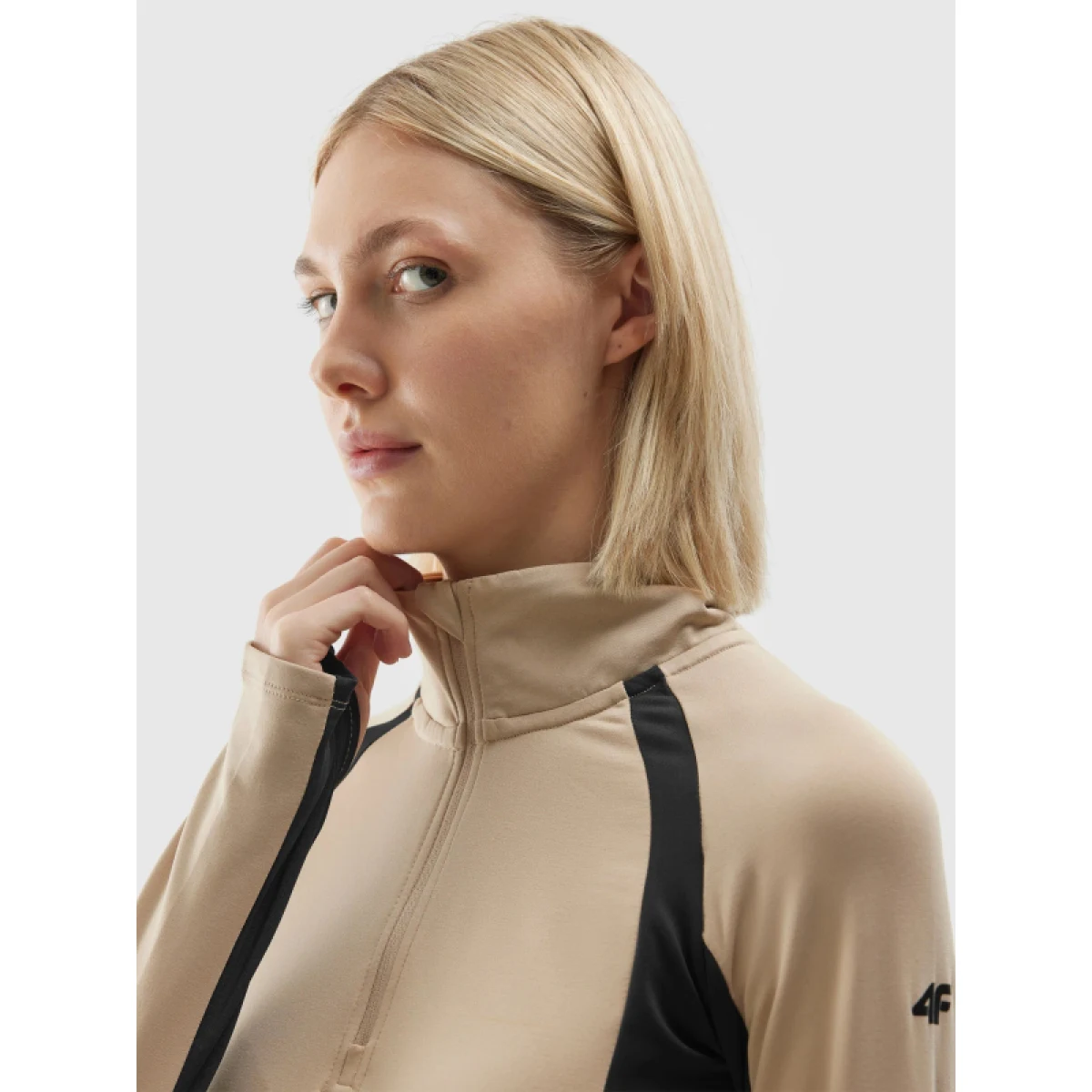 Dámská zateplená lyžařská mikina s 1 2 zipem 4F BRUSHED UNDERWEAR-AW23UBRUF042-82S-LIGHT BROWN · záber 5