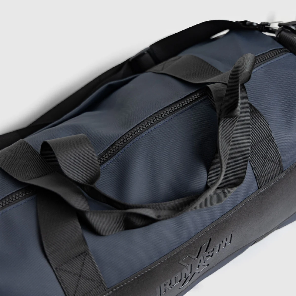 Sportovní taška do fitka Iron Aesthetics Fusion, navy · záber 5