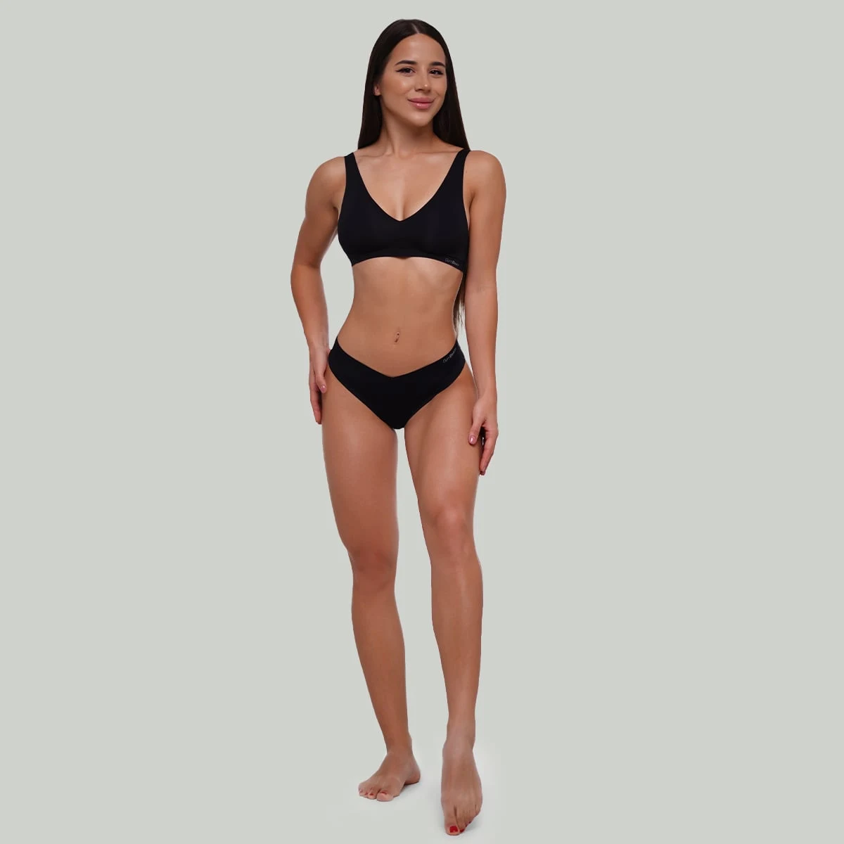 GymBeam Bezešvá podprsenka Black - Velikost: XS | Barva: čierna | Hmotnost: 0,058 kg | Balení: 58 · záber 4
