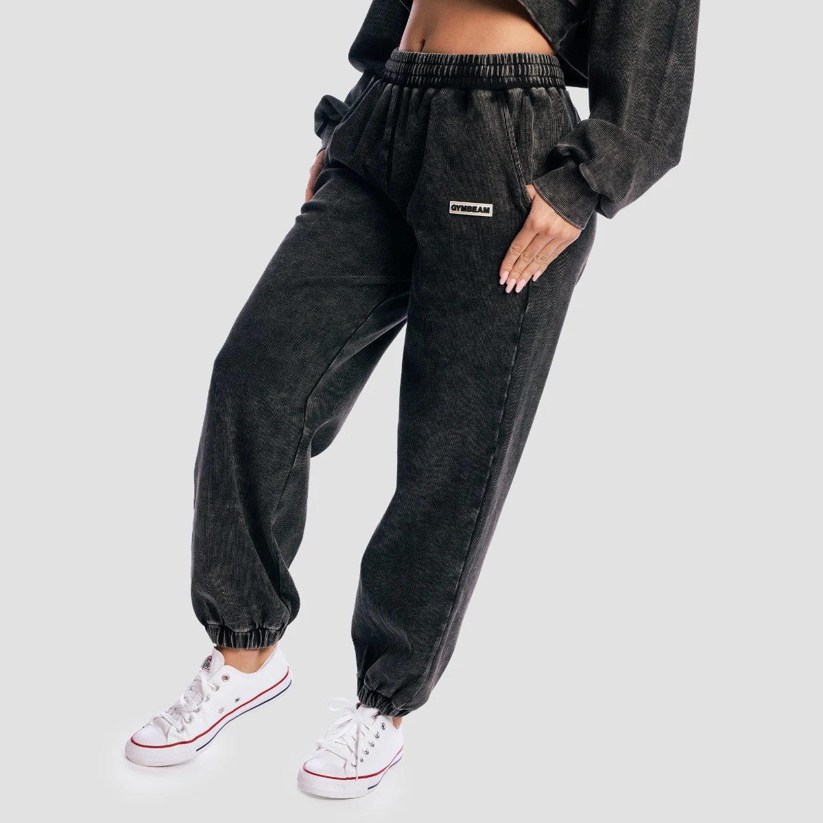 GymBeam Dámské tepláky Aura Washed Black - Velikost: XS | Barva: čierna | Pohlavie: Dámské | Hmotnost: 0,62 kg | Balení: 22 · záber 3
