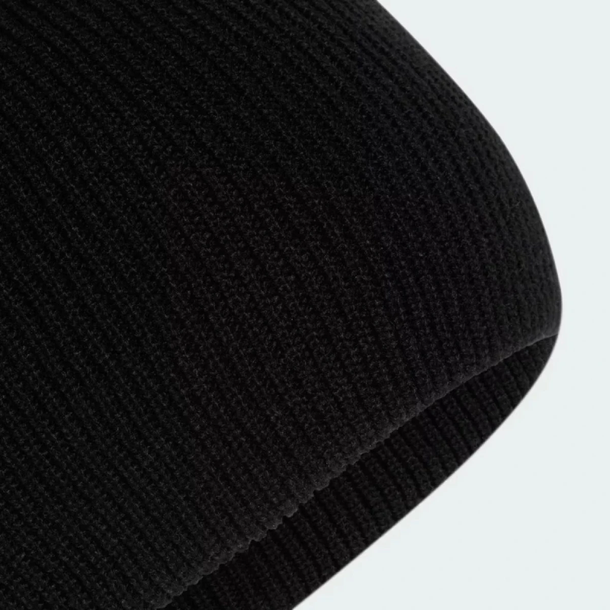 Zimní čepice ADIDAS ESS BEANIE BLACK WHITE · záber 5