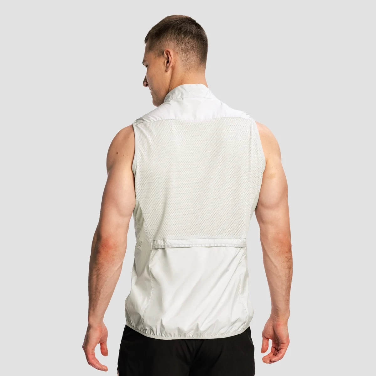 GymBeam Pánská běžecká vesta Pulse X Gray - Velikost: S | Barva: sivá | Hmotnost: 0,094 kg | Balení: 80 · záber 3