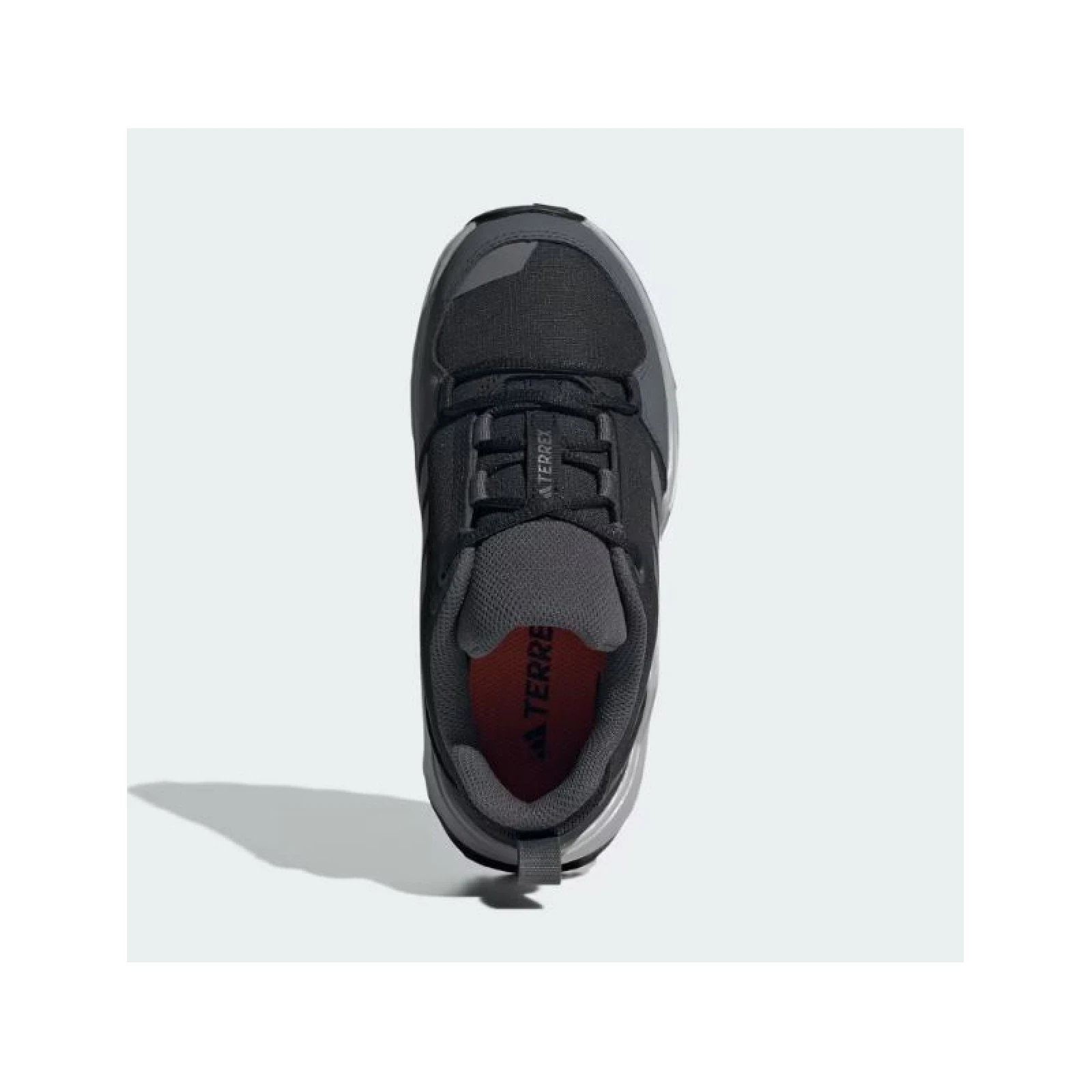 Juniorská nízká turistická obuv ADIDAS Terrex AX4R Jr core black grey four grey six · záber 4