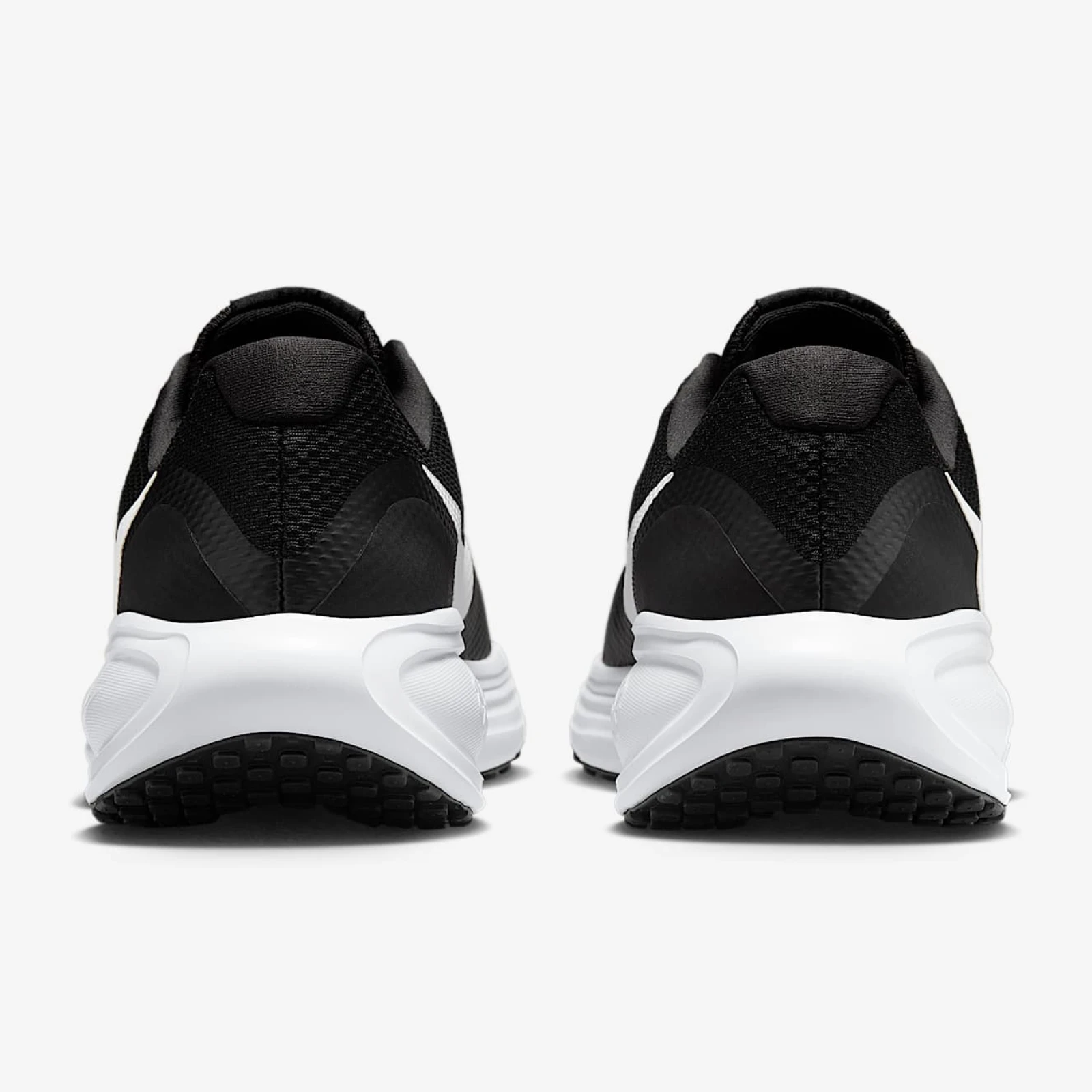 Nike Revolution 8 m · záber 4