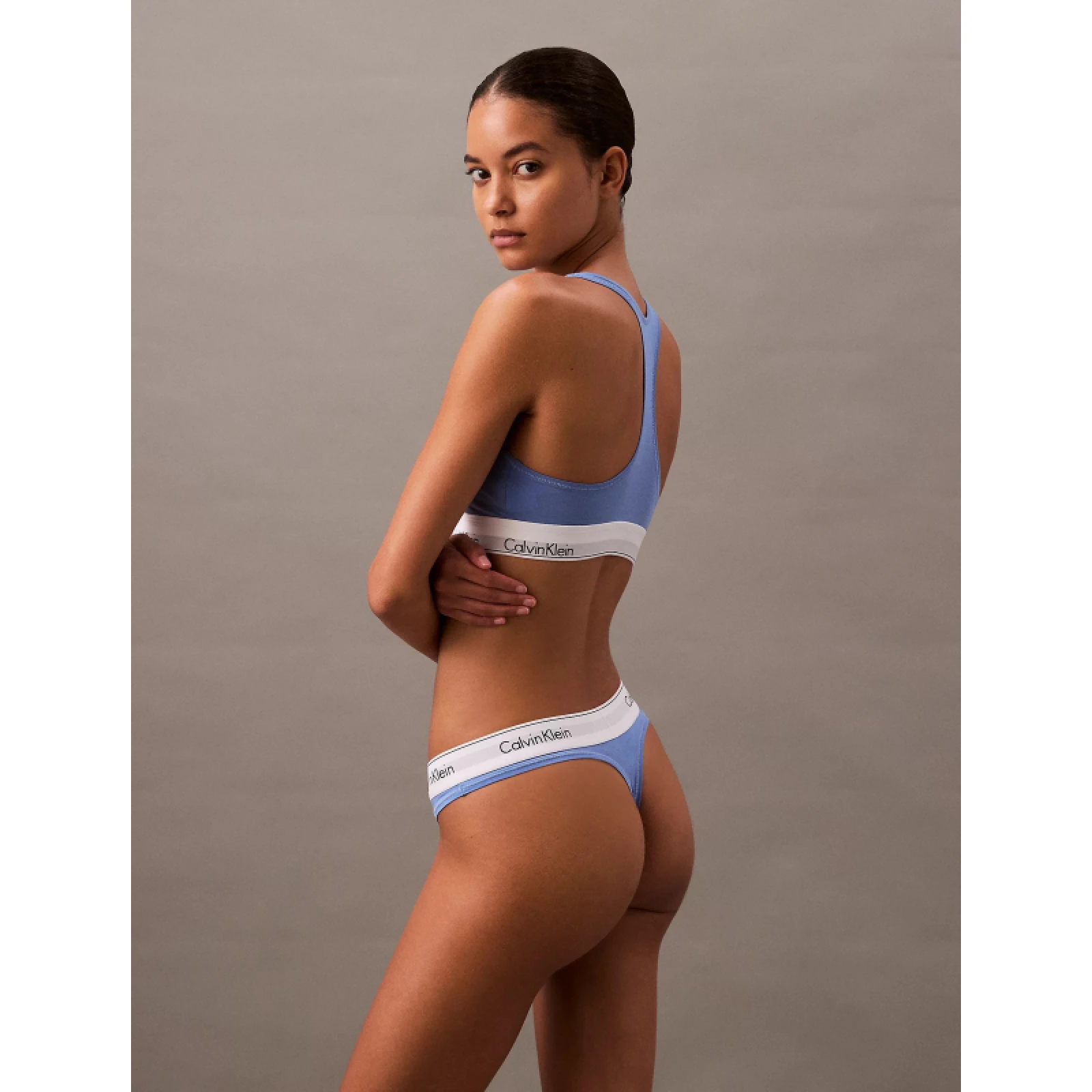 Dámské kalhotky CALVIN KLEIN THONG · záber 5