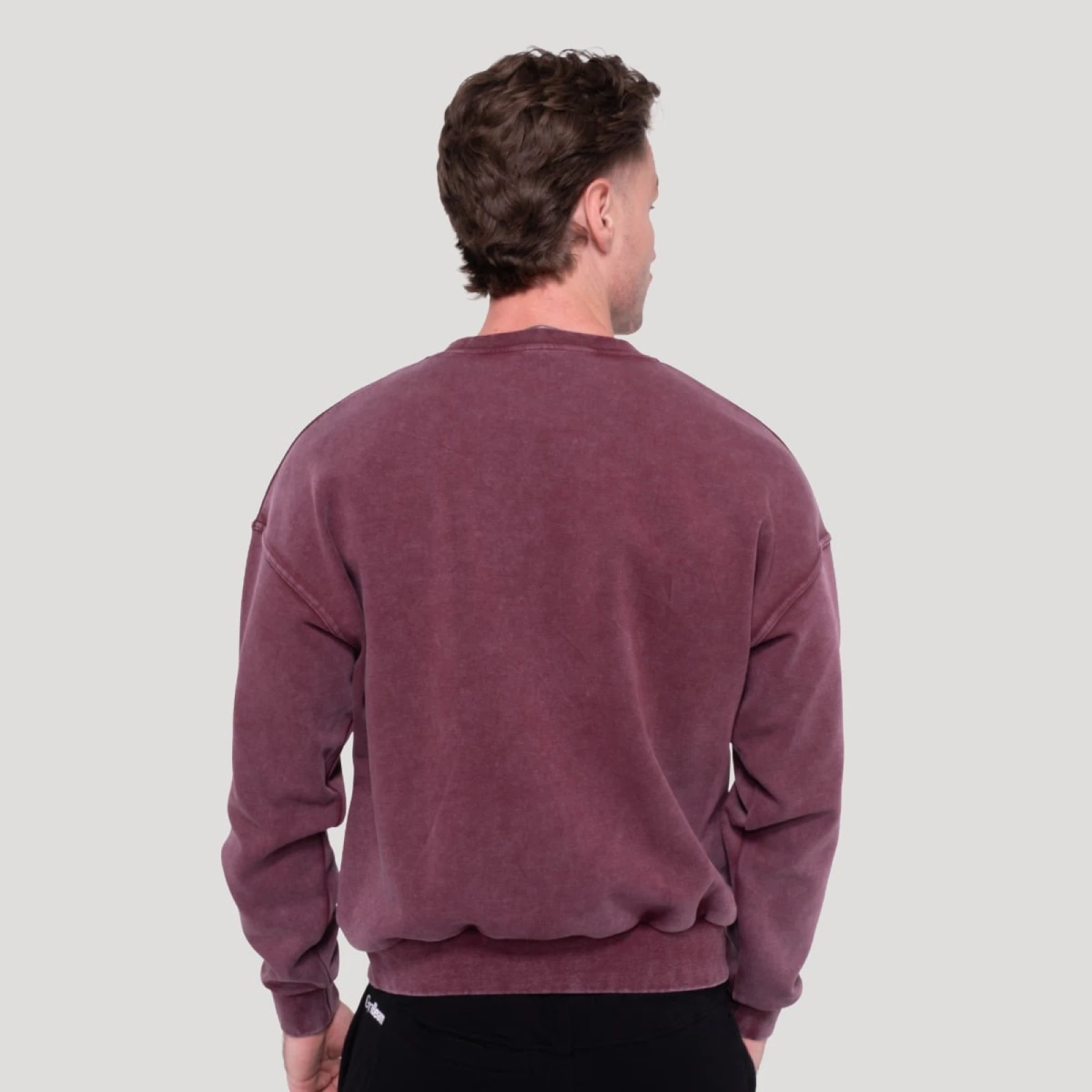 GymBeam Mikina Spike Burgundy - Velikost: S | Barva: červená | Hmotnost: 0,52 kg | Balení: 37 · záber 4