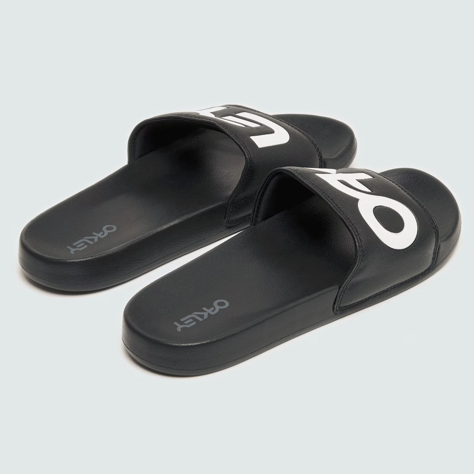 Oakley B1B Slide 2.0 Velikost: 42,5 EUR · záber 3