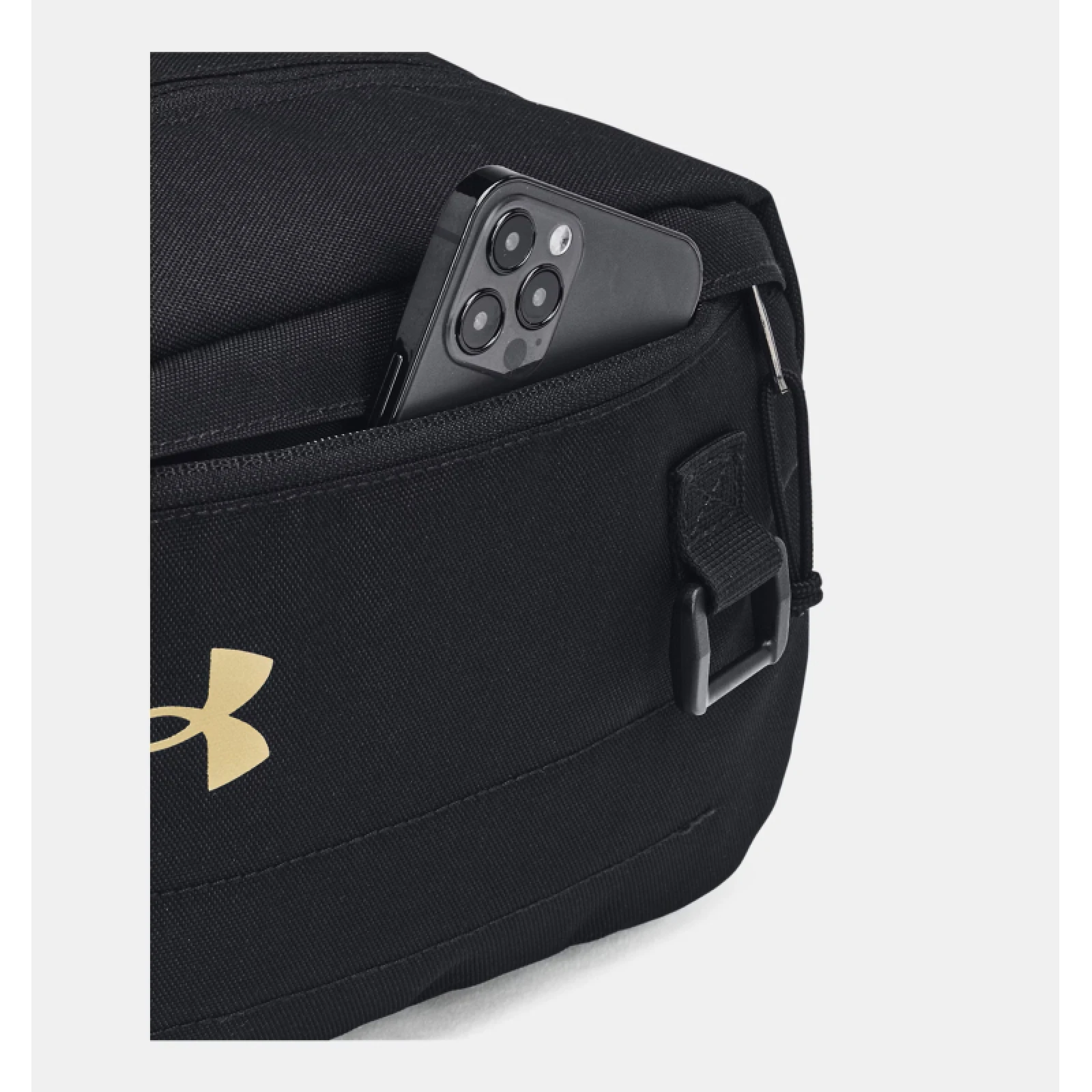Malá taška přes rameno UNDER ARMOUR UA Contain Travel Kit-BLK · záber 5