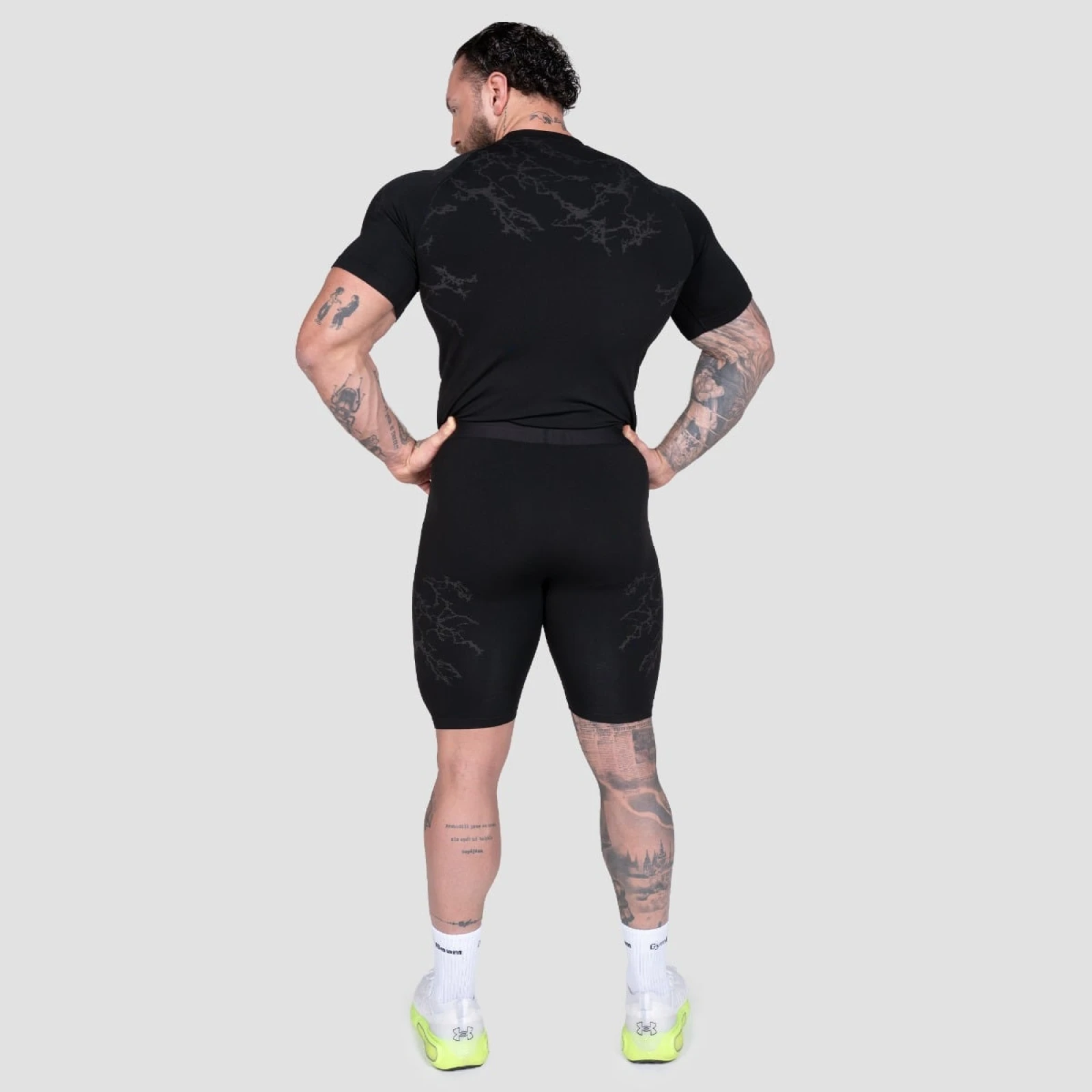 GymBeam Seamless šortky Static Black - Velikost: L | Barva: čierna | Hmotnost: 0,145 kg | Balení: 105 · záber 5