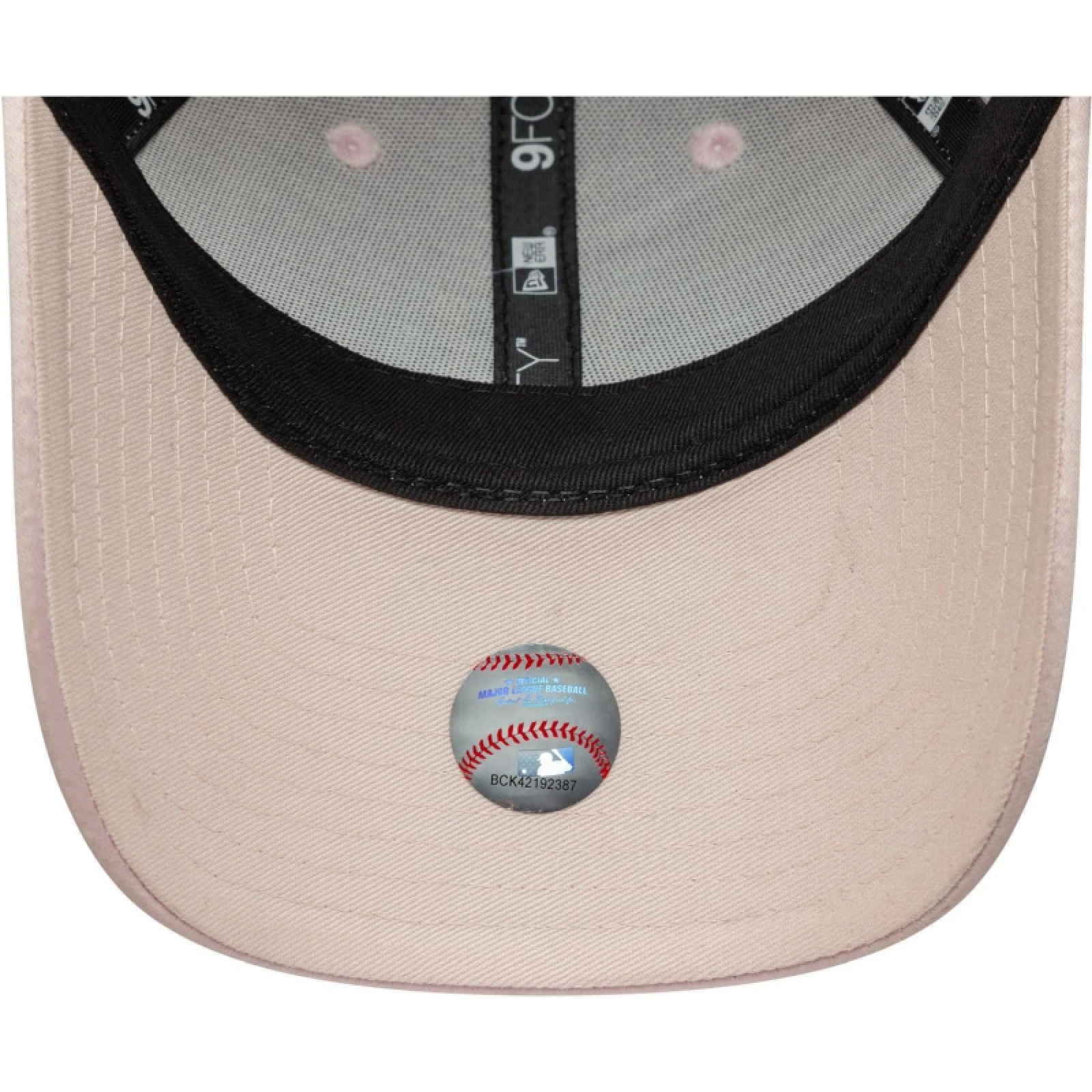 Dámská kšiltovka NEW ERA 940W MLB Satin 9forty NEYYAN · záber 11
