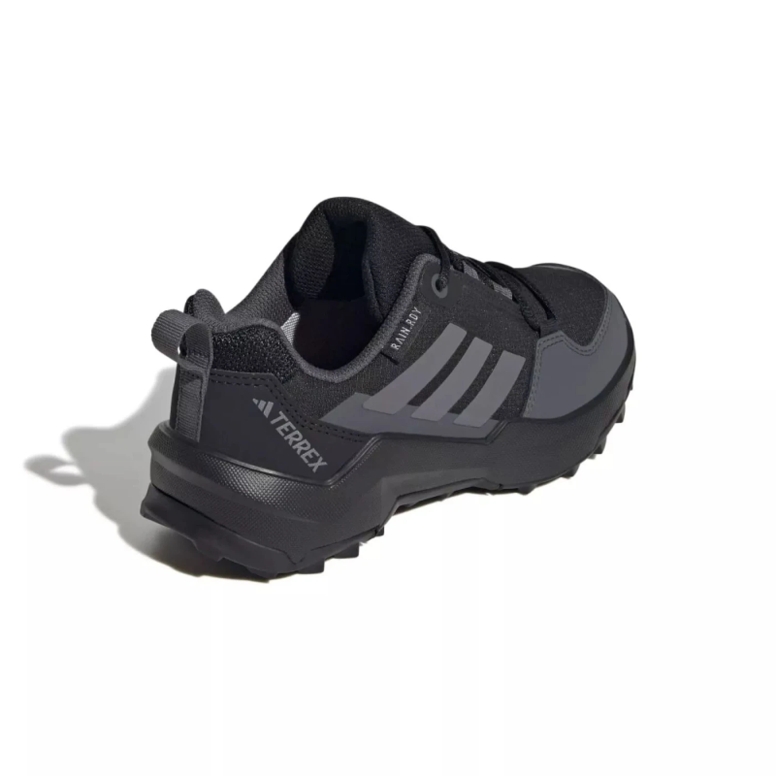 Juniorská nízká turistická obuv ADIDAS Terrex AX4 R.Rdy Jr core black grey four grey six · záber 5