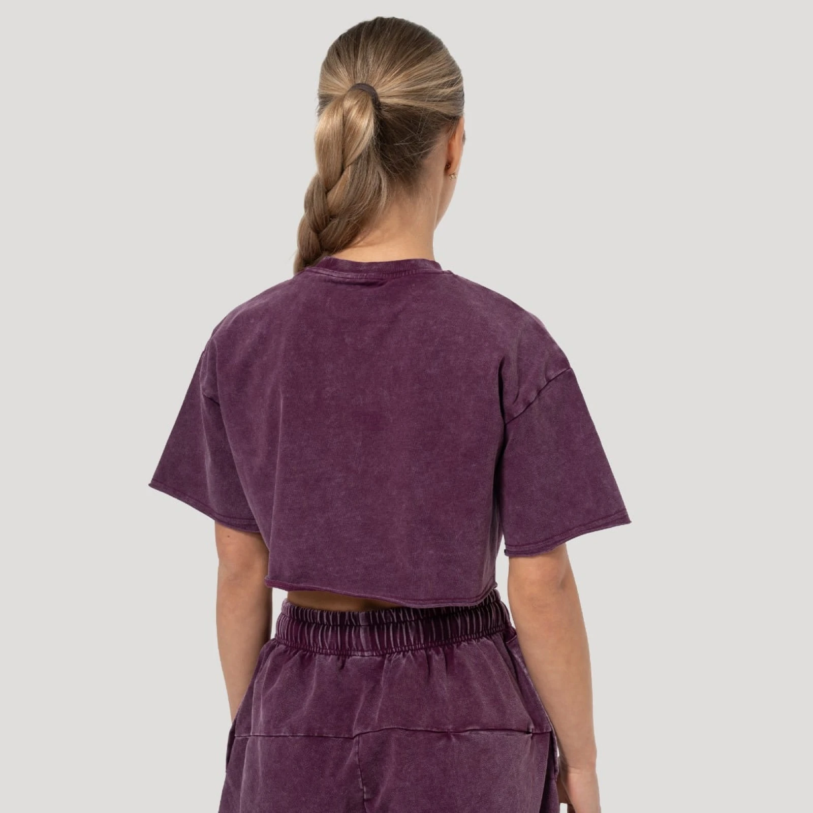 GymBeam Dámské cropped tričko Abyss Raisin - Velikost: XS | Barva: fialová | Pohlavie: Dámské | Hmotnost: 0,1301 kg | Balení: 125 · záber 4