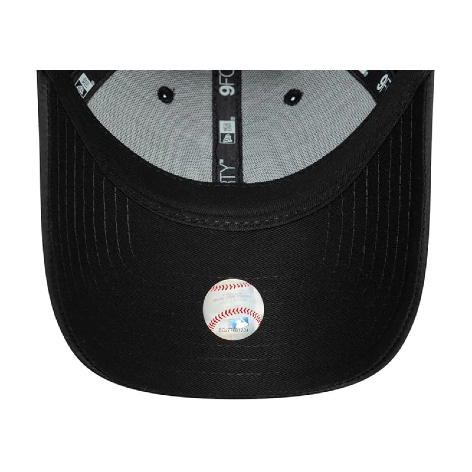 Dámská kšiltovka NEW ERA 940W MLB Satin 9forty NEYYAN · záber 4