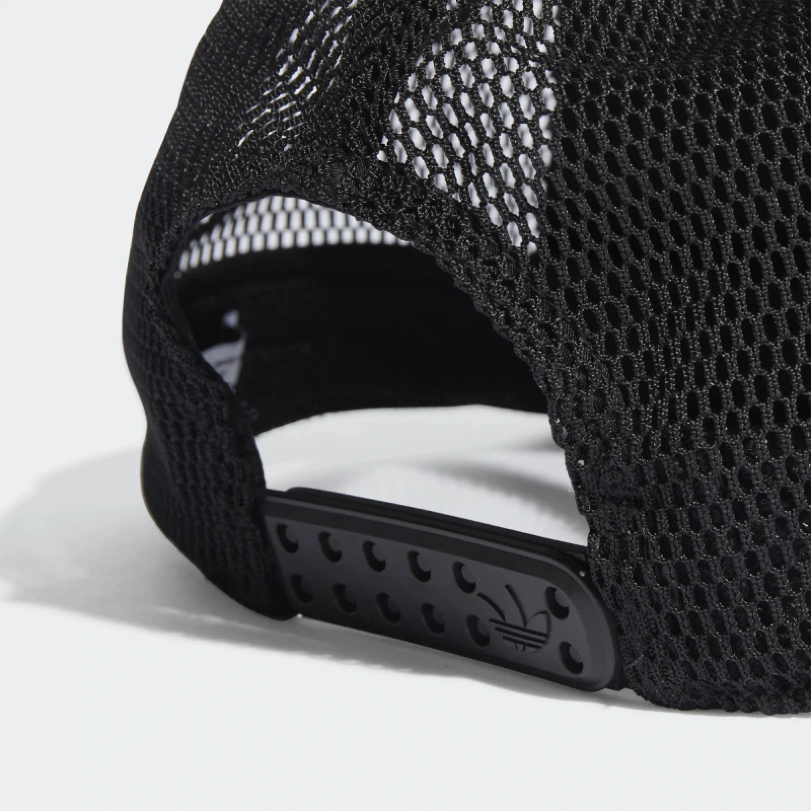 Šiltovka snapback ADIDAS ORIGINALS AR TRUCKER CAP · záber 4