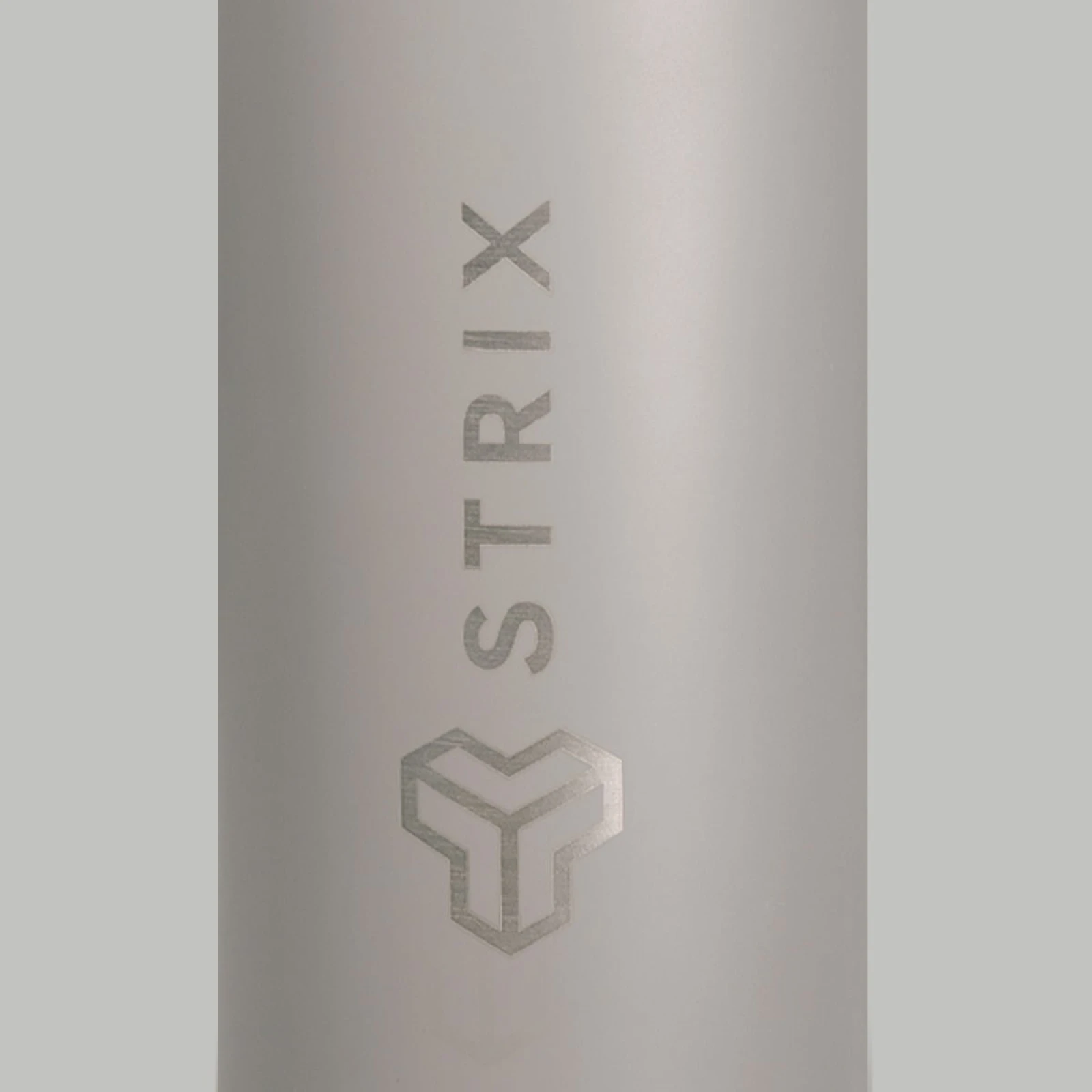 STRIX ALPHA Bottle Stone 580 ml · záber 3