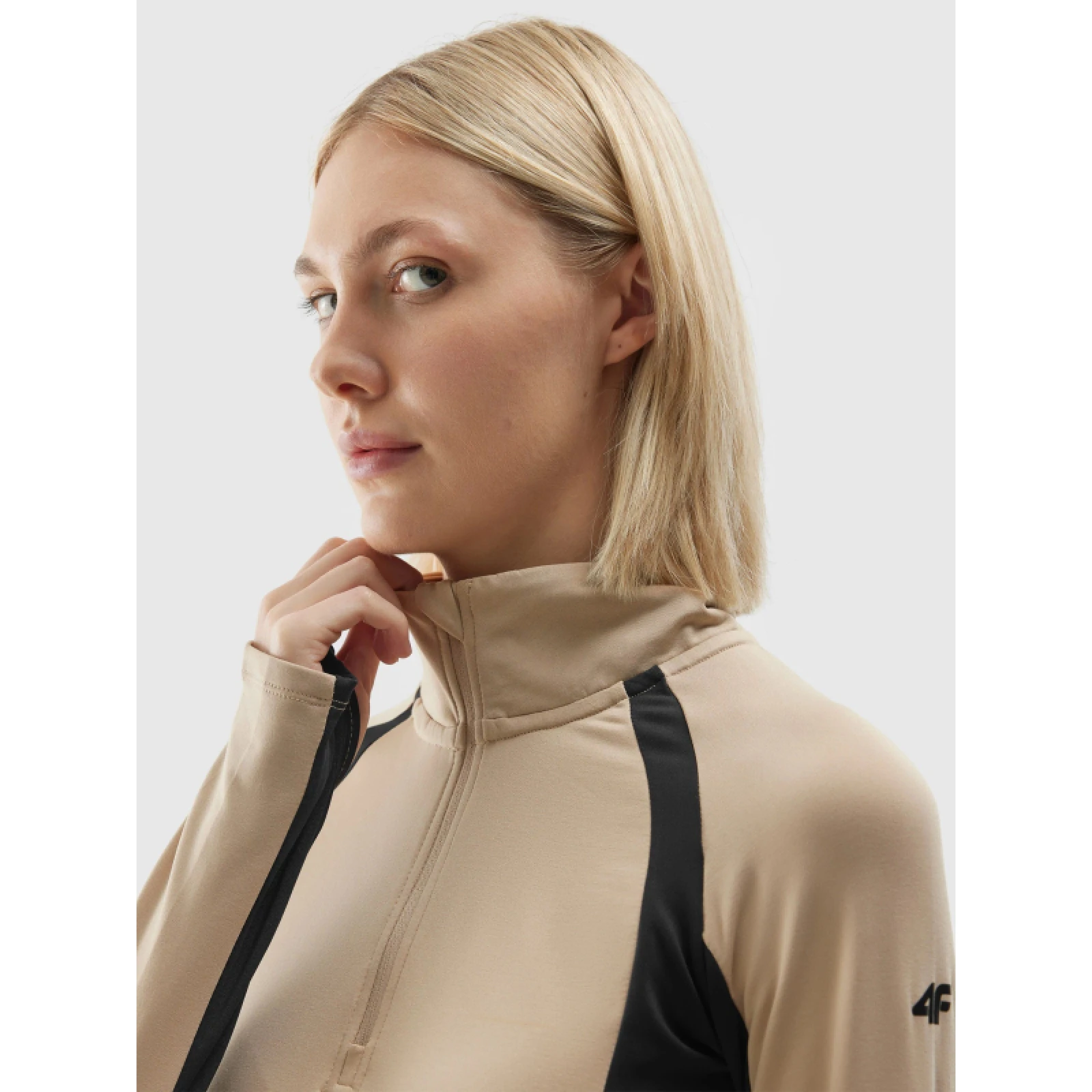 Dámská zateplená lyžařská mikina s 1 2 zipem 4F BRUSHED UNDERWEAR-AW23UBRUF042-82S-LIGHT BROWN · záber 5