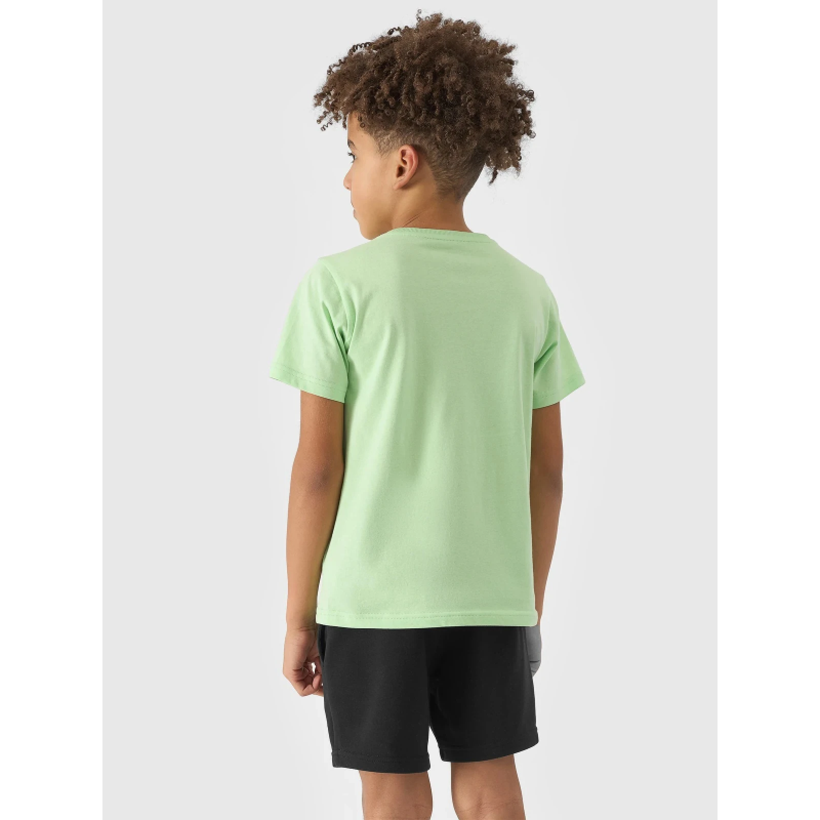 Chlapecké teplákové kraťasy 4F JUNIOR SHORTS CAS-JWSS24TSHOM272-20S-DEEP BLACK · záber 4