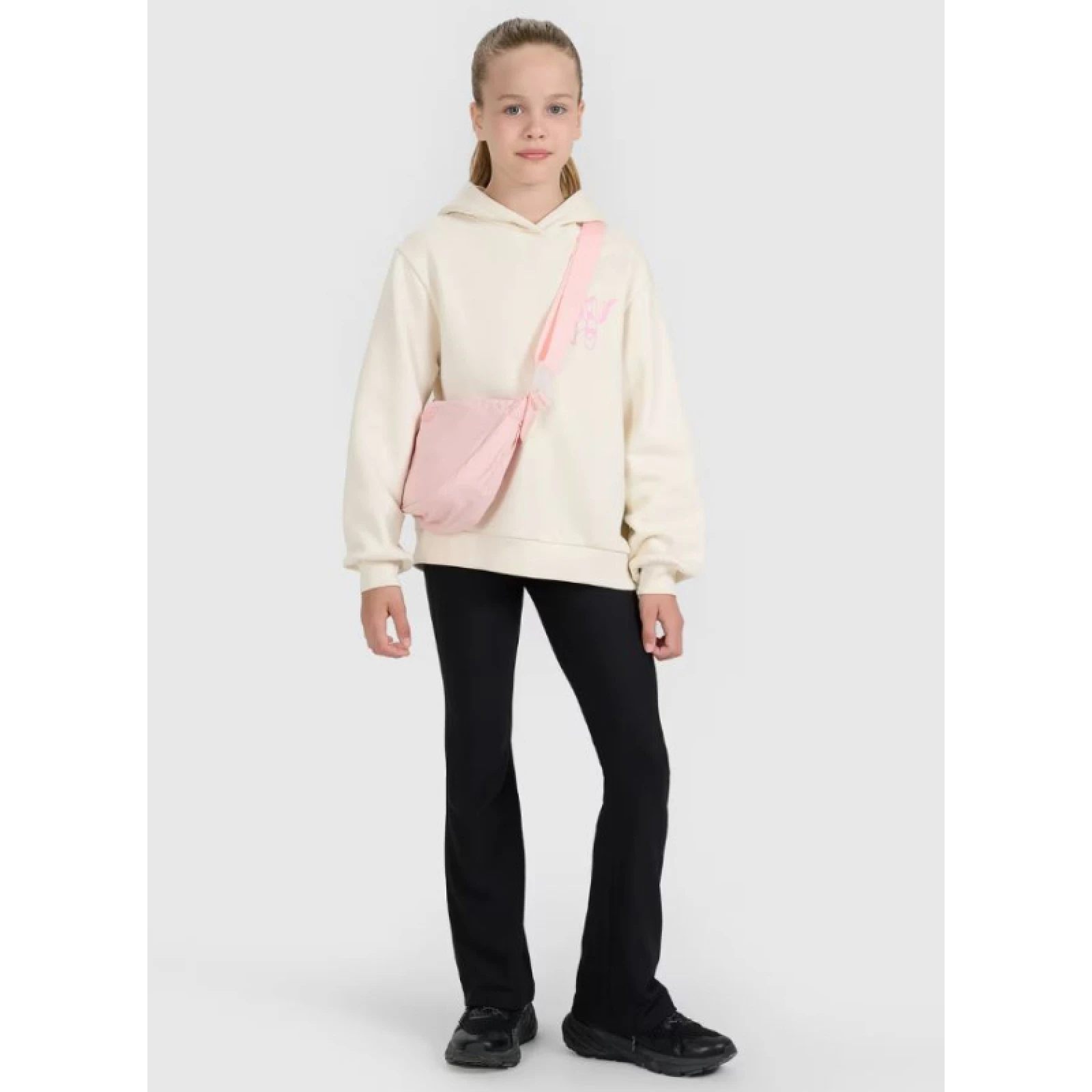 Dívčí kalhoty 4F JUNIOR TROUSERS CAS F1393-4FJWAW25TTROF1393-20S-DEEP BLACK · záber 2
