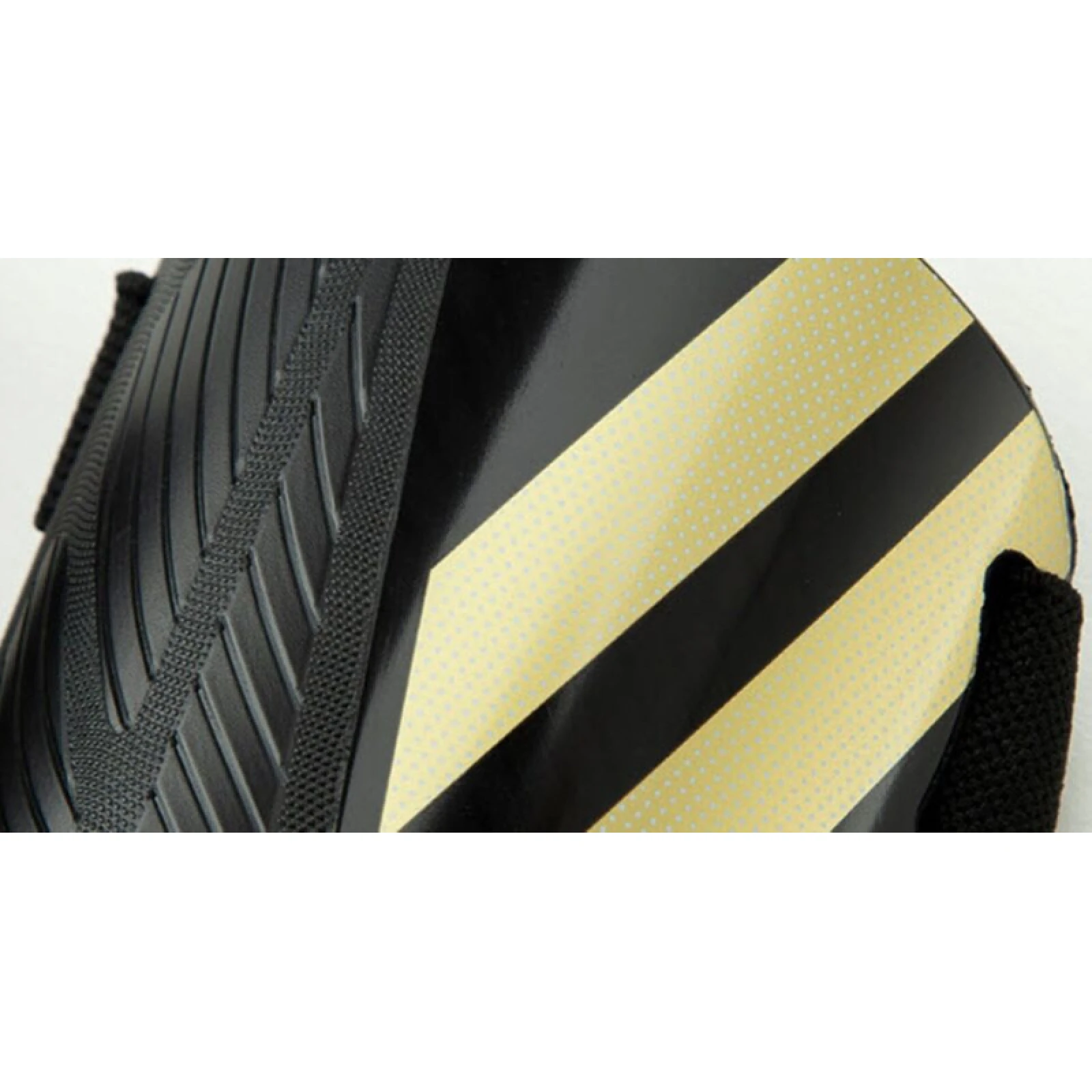 Fotbalový chránič ADIDAS TIRO SG MTC BLACK GOLDMT WHITE · záber 4
